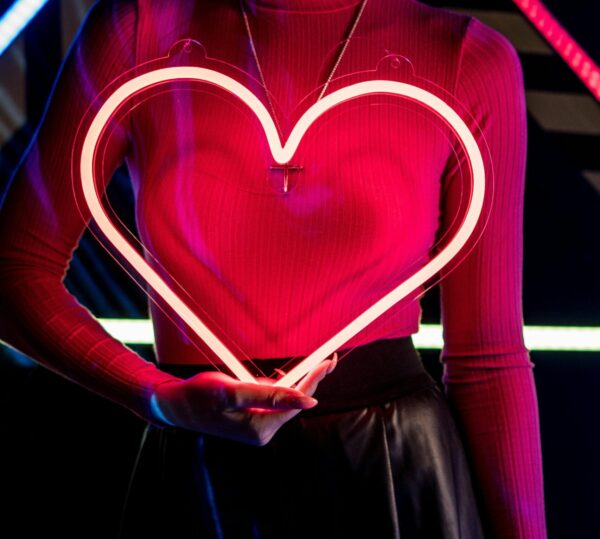 Letrero neon de corazón distintos diseños - Image 4